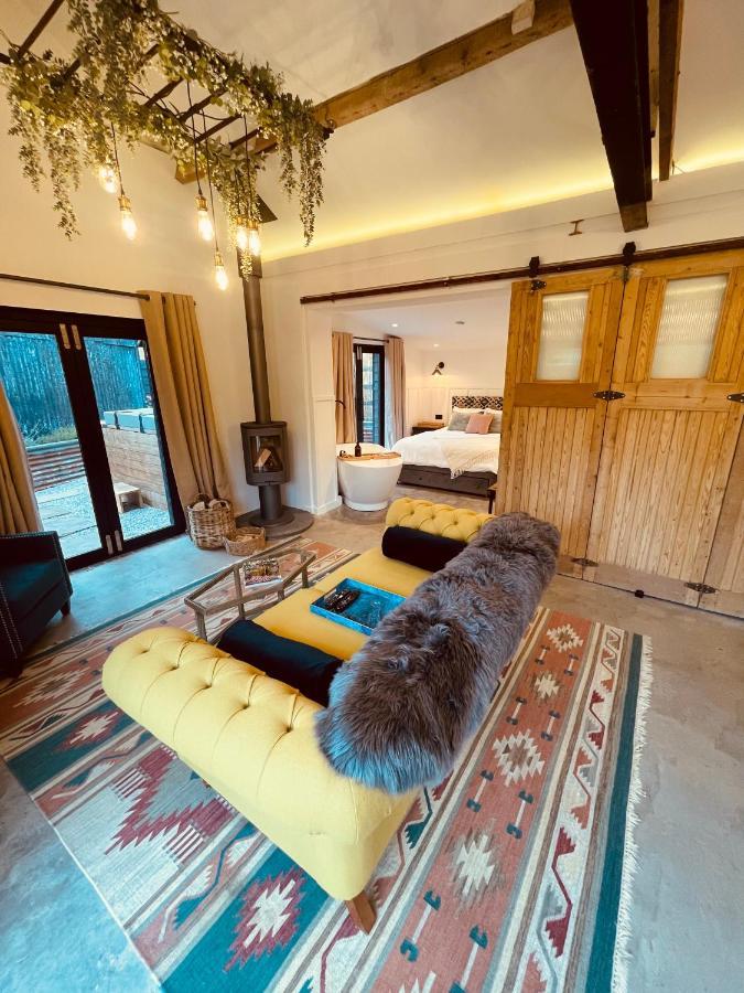 Luxury Barn With Hot Tub, Spa Treatments, Private Dining Little Budworth Exterior photo