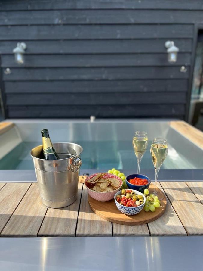Luxury Barn With Hot Tub, Spa Treatments, Private Dining Little Budworth Exterior photo