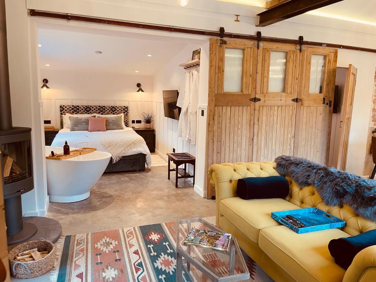 Luxury Barn With Hot Tub, Spa Treatments, Private Dining Little Budworth Exterior photo