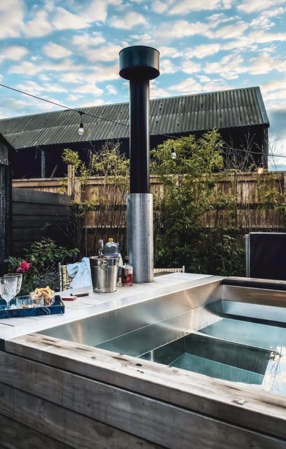 Luxury Barn With Hot Tub, Spa Treatments, Private Dining Little Budworth Exterior photo