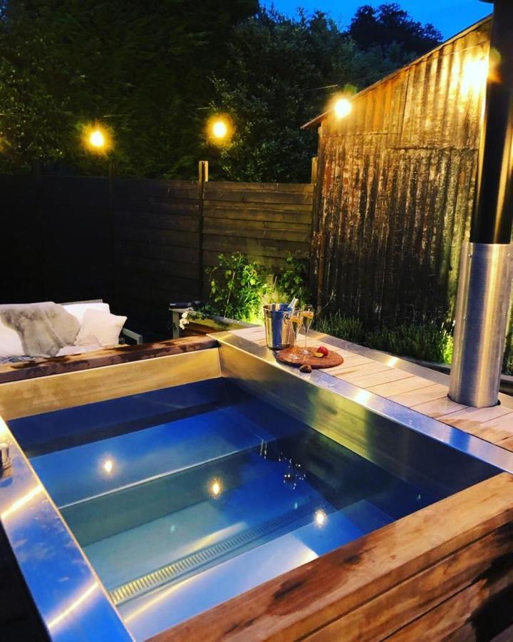 Luxury Barn With Hot Tub, Spa Treatments, Private Dining Little Budworth Exterior photo